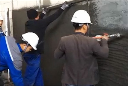 6人組機(jī)械化抹灰（自動(dòng)輸送、自動(dòng)攪拌和噴涂、刮平及收面）