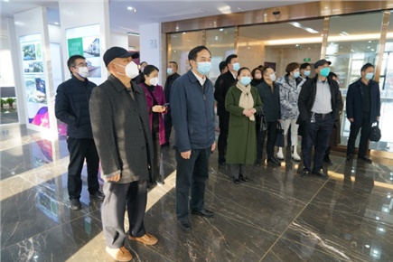 12月14日，張家界市政協(xié)黨組書(shū)記、主席歐陽(yáng)斌一行來(lái)到張家界高新區(qū)萬(wàn)眾實(shí)業(yè)集團(tuán)有限公司，宣講黨的二十大精神